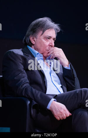 Turin, Italie. 30Th Mar, 2019. L'écrivain italien, journaliste et auteur Carlo Freccero parlant sur scène lors de la Biennale Democrazia' '2019. Credit : Alessandro Bosio/Pacific Press/Alamy Live News Banque D'Images