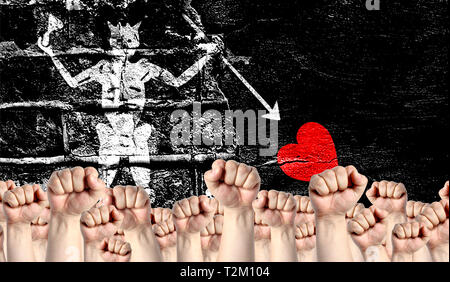 Les mains des hommes dans les tenailles d'un poing s'élève contre la toile de fond d'un mur de briques détruites avec un drapeau de Pirate Blackbeard. Le concept de la main-d'aller Banque D'Images
