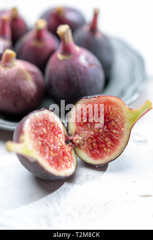 Fruits frais mûrs figues bio prêt à manger close up Banque D'Images