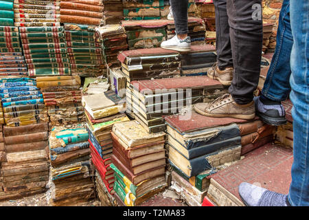 L'Italie, Venise, à l'intérieur de la célèbre librairie Acqua Alta Banque D'Images