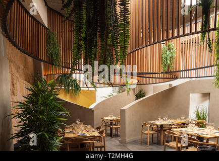 Vue de l'intérieur du restaurant 5 Avenida Palma de Majorque, Baleares, Espagne le 2 avril 2019 Banque D'Images