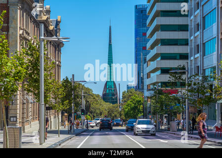 Street View de perth avec Swan Bell Tower Banque D'Images