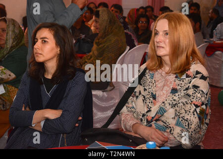 Quetta, Pakistan. 3ème apr 2019. La GIZ représentants participent au cours de cérémonie de clôture de la réhabilitation de l'école spéciale pour les enfants. Organisé par la société pour renforcer la gestion des ressources (SEHER) avec l'appui financier et technique de la GIZ et l'action sociale Gouvernement du Baloutchistan. Credit : Din Muhammad/Watanpaal Photos ZMA/Alamy Live News Banque D'Images