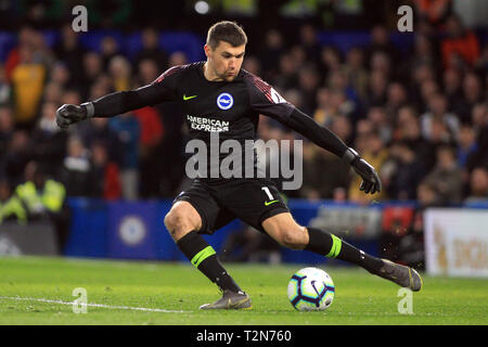 Londres, Royaume-Uni. 3ème apr 2019. Matthew Ryan, le gardien de but de Brighton & Hove Albion dans l'action. Premier League, Chelsea v Brighton & Hove Albion à Stamford Bridge à Londres le mercredi 3 avril 2019. Cette image ne peut être utilisé qu'à des fins rédactionnelles. Usage éditorial uniquement, licence requise pour un usage commercial. Aucune utilisation de pari, de jeux ou d'un seul club/ligue/dvd publications. pic par Steffan Bowen/ Crédit : Andrew Orchard la photographie de sport/Alamy Live News Banque D'Images