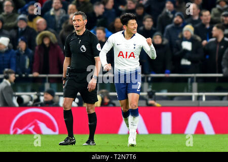 Londres, Royaume-Uni. 3ème apr 2019. Tottenham avant son Heung-Min célèbre le premier but au nouveau stade au cours de la Premier League match entre Tottenham Hotspur et Crystal Palace au Tottenham Hotspur Stadium, Londres, le mercredi 3 avril 2019. Usage éditorial uniquement. Aucune utilisation de pari, de jeux ou d'un seul club/ligue/dvd publications. Photographie peut uniquement être utilisé pour les journaux et/ou à des fins d'édition de magazines. Crédit : MI News & Sport /Alamy Live News Banque D'Images