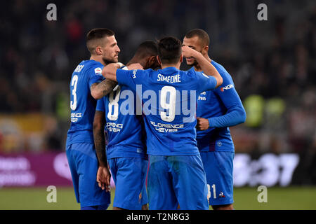 Rome, Italie. 06Th avr, 2019. Gerson de l'ACF Fiorentina célèbre le deuxième but de notation au cours de la Serie A match entre l'AS Roma et de la Fiorentina au Stadio Olimpico, Rome, Italie, le 3 avril 2019. Photo par Giuseppe maffia. Credit : UK Sports Photos Ltd/Alamy Live News Banque D'Images