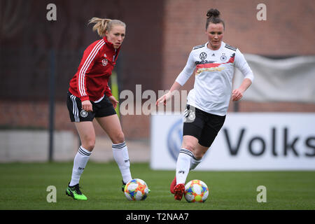 Pauline Bremer (Allemagne, l.) et Marina Hegering (Allemagne, r.). GES/football/formation des femmes allemandes dans l'équipe nationale de football Harsewinkel, 03.04.2019 Football/soccer : session de formation des femmes dans l'équipe nationale allemande Harsewinkel, le 3 avril, 2019 | dans le monde entier Banque D'Images