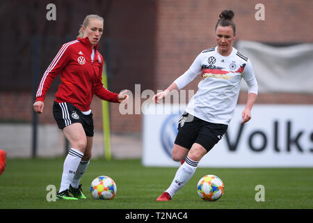 Pauline Bremer (Allemagne, l.) et Marina Hegering (Allemagne, r.). GES/football/formation des femmes allemandes dans l'équipe nationale de football Harsewinkel, 03.04.2019 Football/soccer : session de formation des femmes dans l'équipe nationale allemande Harsewinkel, le 3 avril, 2019 | dans le monde entier Banque D'Images