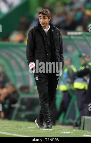 Lisbonne, Portugal. 06Th avr, 2019. Bruno Lage de SL Benfica en action lors de la Coupe du Portugal Placard 2018/2019, 2ème main - demi-finale match de foot entre Sporting CP vs SL Benfica. (Score final : Sporting CP 1 - 0 SL Benfica) Credit : SOPA/Alamy Images Limited Live News Banque D'Images