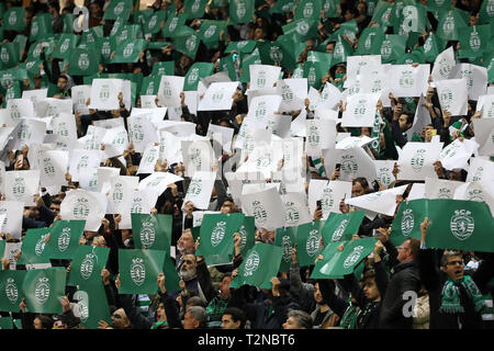 Lisbonne, Portugal. 06Th avr, 2019. Sporting CP partisans pendant la Coupe du Portugal Placard 2018/2019, 2ème main - demi-finale match de foot entre Sporting CP vs SL Benfica. (Score final : Sporting CP 1 - 0 SL Benfica) Credit : SOPA/Alamy Images Limited Live News Banque D'Images