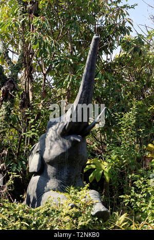 Une sculpture de l'éléphant d'Asie (Elephas maximus), également appelé l'Asiatique l'éléphant au zoo de Ueno (Tokyo, Japon) Banque D'Images