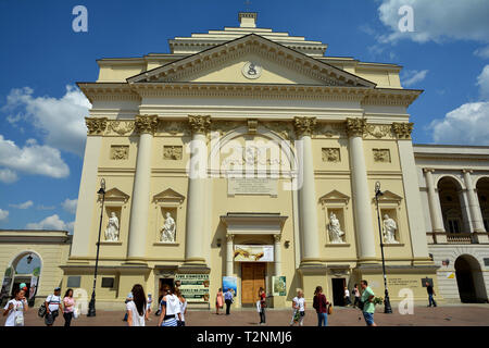 Anne's Church heritage monument situé dans le centre historique de Stare Miasto Varsovie, Pologne, près de la Place du Château, à la célèbre rue Krakowskie Przedmieście Banque D'Images