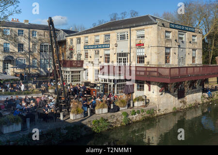 Le chef de la rivière pub par Folly Bridge sur la Tamise à Oxford Banque D'Images