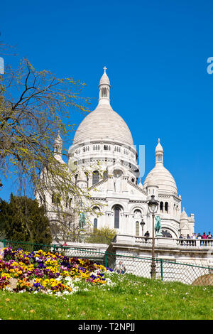 Sacré-Cœur, ou la basilique du Sacré-Cœur de Paris, ou Basilique du Sacré-Cœur, Paris, France au printemps Banque D'Images