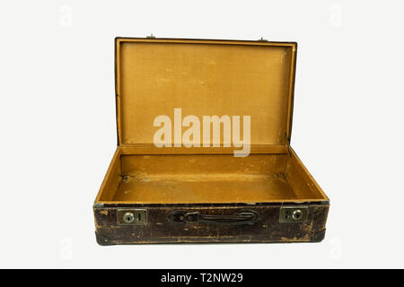 Old vintage suitcase ouvert/isolé sur fond blanc Banque D'Images