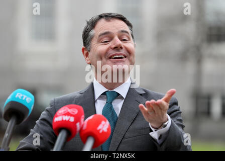 Le ministre des Finances, Paschal Donohoe au cours d'une conférence de presse dans les édifices du gouvernement, Dublin, où il a annoncé qu'il n'y aura pas de changement dans l'impôt foncier local jusqu'en 2021. Banque D'Images