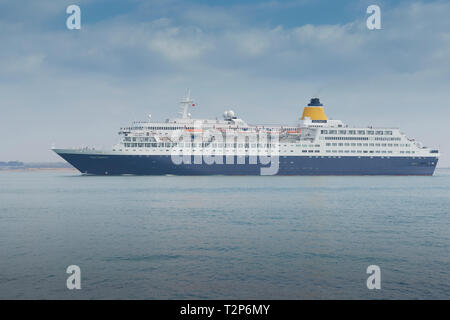 La Saga Cruises (Saga voyage), bateau de croisière, saphir, Saga s'approche du port de Southampton, Royaume-Uni. 28 Mars 2019 Banque D'Images