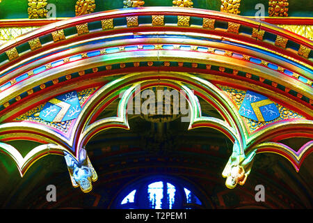 Cathédrale de Durham Durham City détail de la tombe de Thomas Hatfield fondateur de Trinity College Oxford illuminée par les vitraux de la Banque D'Images