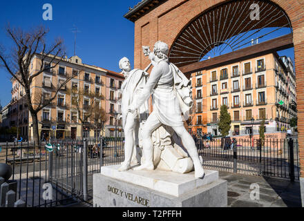 Monument à Luis Daoíz et Pedro Velarde, héros de la guerre d'Indépendance Espagnole, dans la Plaza Dos de Mayo dans le coeur de l'Malasana disrict, cen Banque D'Images