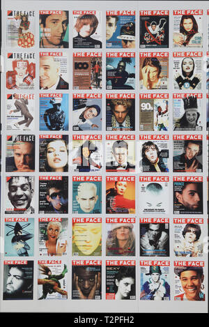 Exposition de couvertures de magazines Face historique sur le côté de Lewis Cubitt Square à Kings Cross, au nord de Londres, UK Banque D'Images