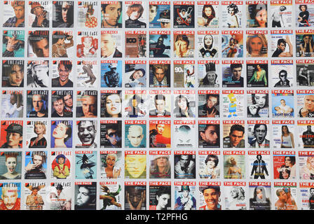 Exposition de couvertures de magazines Face historique sur le côté de Lewis Cubitt Square à Kings Cross, au nord de Londres, UK Banque D'Images