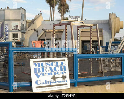 LOS ANGELES, CALIFORNIE, USA - 25 août 2015 : exercice bodybuilders à Muscle Beach at Venice beach, los angeles. Banque D'Images