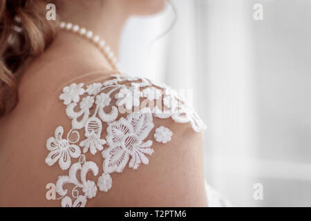 Robe de demoiselle d'honneur de la crème. Robe de mariage. Maison de vacances célébration robe Banque D'Images