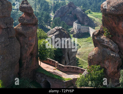 Vue panoramique sur la forteresse Kaleto et les rochers de Belogradchik haut, Belogradchik , Bulgarie Banque D'Images