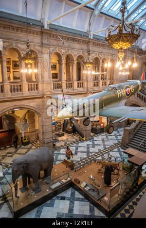 Le hall du musée de Kelvingrove à Glasgow, Ecosse Banque D'Images