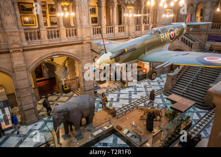 Le hall du musée de Kelvingrove à Glasgow, Ecosse Banque D'Images