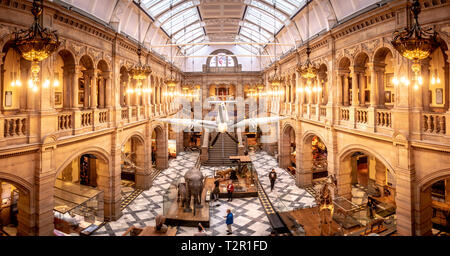 Le hall du musée de Kelvingrove à Glasgow, Ecosse Banque D'Images