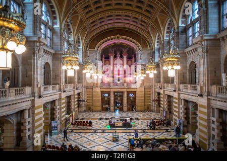 Le hall du musée de Kelvingrove à Glasgow, Ecosse Banque D'Images