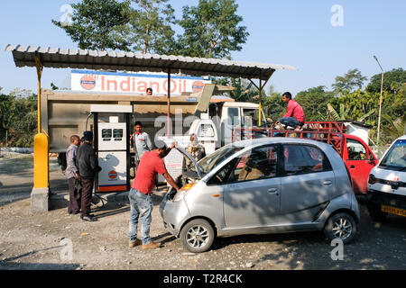 Station service à Tangla, Assam, Inde --- Tankstelle dans Tangla, Assam, Indien Banque D'Images