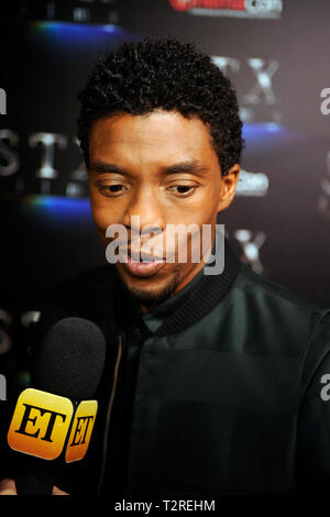 Acteur Chadwick Boseman arrive sur le tapis rouge pour la présentation STXfilms CinemaCon's "l'état de l'industrie : Passé, présent et futur" au Colosseum du Caesars Palace, le 2 avril 2019 à Las Vegas, Nevada. Banque D'Images