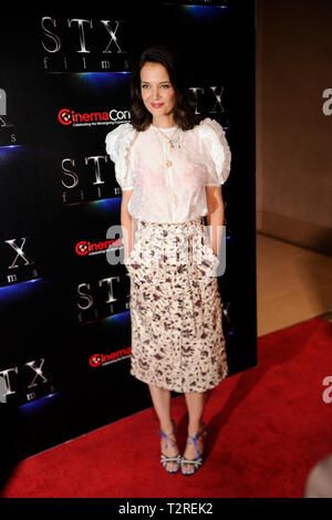 L'actrice Katie Holmes arrive sur le tapis rouge pour la présentation STXfilms CinemaCon's "l'état de l'industrie : Passé, présent et futur" au Colosseum du Caesars Palace, le 2 avril 2019 à Las Vegas, Nevada. Banque D'Images