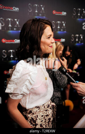 L'actrice Katie Holmes arrive sur le tapis rouge pour la présentation STXfilms CinemaCon's "l'état de l'industrie : Passé, présent et futur" au Colosseum du Caesars Palace, le 2 avril 2019 à Las Vegas, Nevada. Banque D'Images