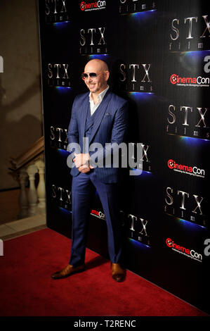 Le rappeur/acteur Armando Christian Pérez alias Pitbull arrive sur le tapis rouge pour la présentation STXfilms CinemaCon's "l'état de l'industrie : Passé, présent et futur" au Colosseum du Caesars Palace, le 2 avril 2019 à Las Vegas, Nevada. Banque D'Images