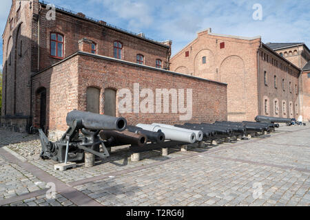 Oslo, Norvège - 23 septembre 2018 : La forteresse de la musée des Forces armées de l'extérieur, canons sur l'affichage Banque D'Images