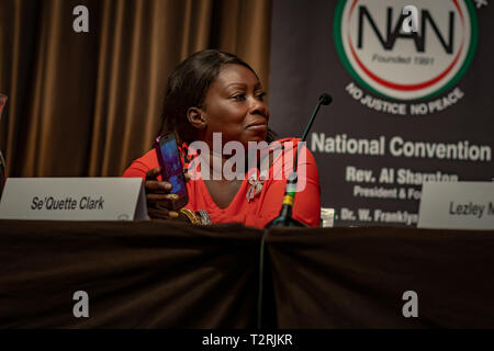 New York City, United States. 06Th avr, 2019. Sequita Clark, la grand-mère de Stephon Clark, le jeune homme de 22 ans homme noir tué par la Police de Sacramento ? En 2018,  ?parle le jour de l'ouverture du réseau d'Action National de la 26e convention nationale à New York City. La convention les discours et débats autour de questions telles que les droits de vote, la réforme de la justice pénale, de l'immigration, la santé, l'éducation, la responsabilité des entreprises, et de l'équité économique. Crédit : Michael Nigro/ Pacific Press/Alamy Live News Banque D'Images