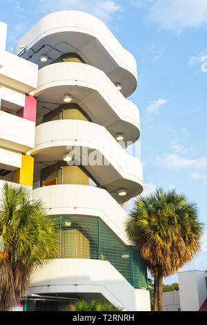 Miami Beach Florida,17th Street,parking,garage,bâtiment municipal,multi étages,extérieur,avant,entrée,escalier,design,FL090403060 Banque D'Images