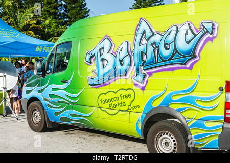 Miami Beach Florida,AIDS Walk Miami,Care Resource,HIV,Epidemic,Community Resource,Benefit,charité,collecteur de fonds,sponsor,van,Custom paint,tabac free,ant Banque D'Images