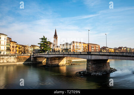 Vue panoramique de Vérone le fleuve Adige. Région Vénétie. Italie Banque D'Images