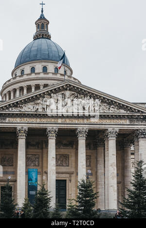 Paris, France - 27 janvier 2018 : Façade du Panthéon, d'un immeuble dans le Quartier Latin à Paris, France, qui agit maintenant comme un mausolée contenant e Banque D'Images