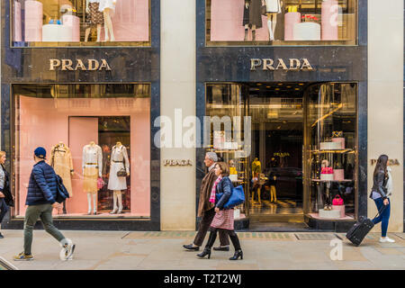 Avril 2019. Londres. Une vue sur le magasin Prada sur Bond Street à Londres Banque D'Images
