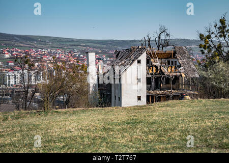 Maison abandonnée lah Baciu - Forêt hantée, la Roumanie , un endroit où vous découvrirez de nombreuses histoires étranges et des événements Banque D'Images