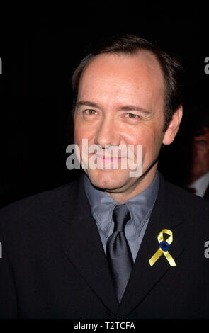 LOS ANGELES, CA. 12 octobre 2000 : l'acteur Kevin Spacey lors de la première mondiale, à Beverly Hills, de son nouveau film Pay it Forward. © Paul Smith / Featureflash Banque D'Images