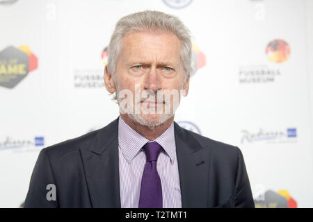 Dortmund, Allemagne. 01 avr, 2019. Paul BREITNER (ancien footballeur professionnel), buste portrait, tapis rouge avant la cérémonie de l'ouverture de la Hall of Fame de l'Fuwuball allemand sur 01.04.2019 à Dortmund/Allemagne. ¬ | Conditions de crédit dans le monde entier : dpa/Alamy Live News Banque D'Images