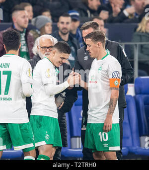 Gelsenkirchen, Allemagne. 06Th avr, 2019 RASHICA. jubilation gardien Milot (HB) après son but à 0 : 1 avec Max Kruse r. (HB) Soccer DFB Pokal, quarts de finale, le FC Schalke 04 (GE) - Werder Brême (HB) 0 : 2, le 03/04/2019 à Gelsenkirchen, Allemagne. # #  DFL règlement interdit toute utilisation des photographies comme des séquences d'images et/ou quasi-vidéo # # #  utilisée dans le monde entier : dpa Crédit/Alamy Live News Banque D'Images