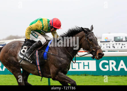 Hippodrome d'Aintree, Aintree, UK. 4ème apr 2019. Le Grand National 2019 festival, jour 1 ; Supasundae monté par Robbie Power remporte le crédit d'Aintree Hurdle Betway : Action Plus Sport/Alamy Live News Banque D'Images