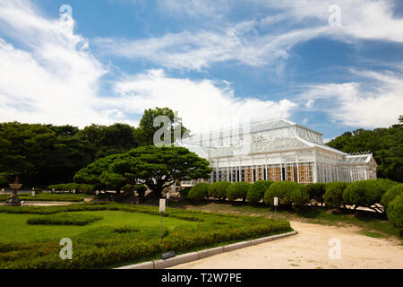 La belle serre ornée de Palais Changgyeonggung par un beau jour d'automne à Séoul, Corée du Sud Banque D'Images